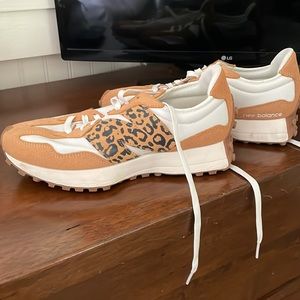 New Balance 327. Leopard print!